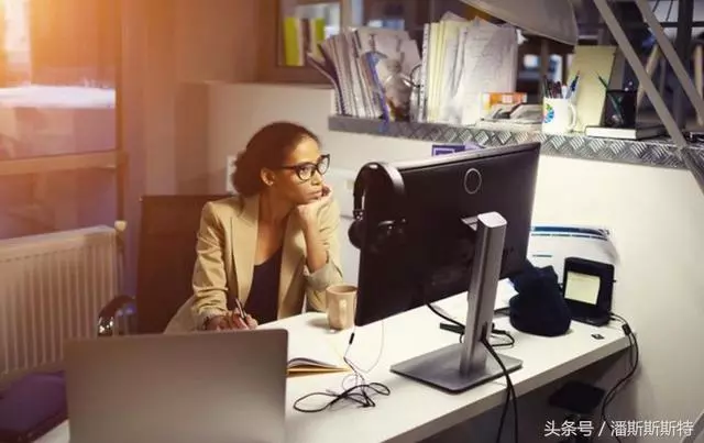 女子結婚前,留給父母15萬,離婚後回娘家,推開門後傻了眼