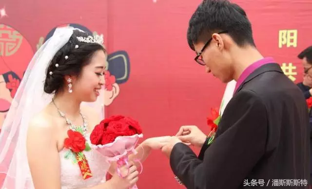 女子結婚前,留給父母15萬,離婚後回娘家,推開門後傻了眼