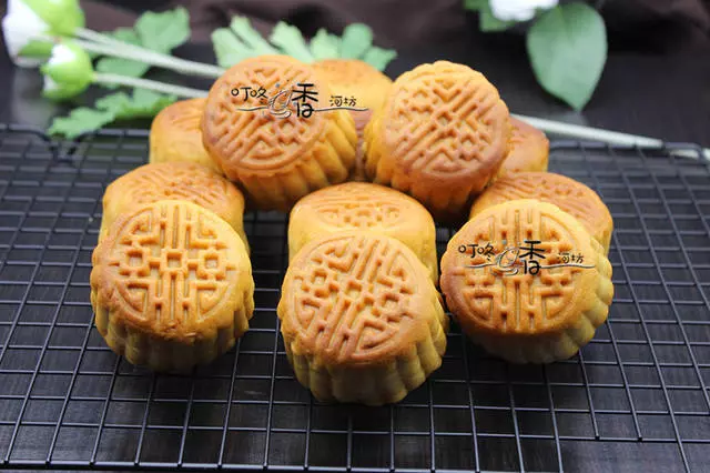 中秋節月餅這樣做,口口酥軟、蛋黃油潤起沙,比披薩美味