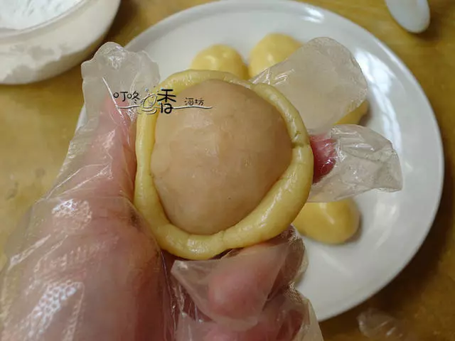 中秋節月餅這樣做,口口酥軟、蛋黃油潤起沙,比披薩美味