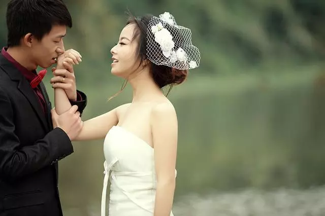 小姑子離婚後住我家,無意中看到她手機中對我的稱呼,我趕她出門
