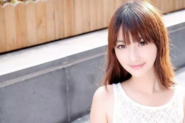 小姑子離婚後住我家,無意中看到她手機中對我的稱呼,我趕她出門