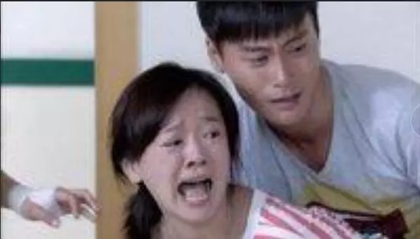 小姑子離婚後住我家,無意中看到她手機中對我的稱呼,我趕她出門