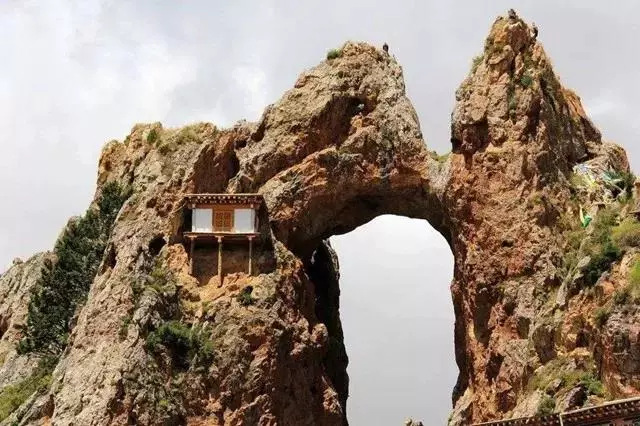 中國最險的6大寺廟,絕壁上佇立千百年,最後一座至今無人登臨