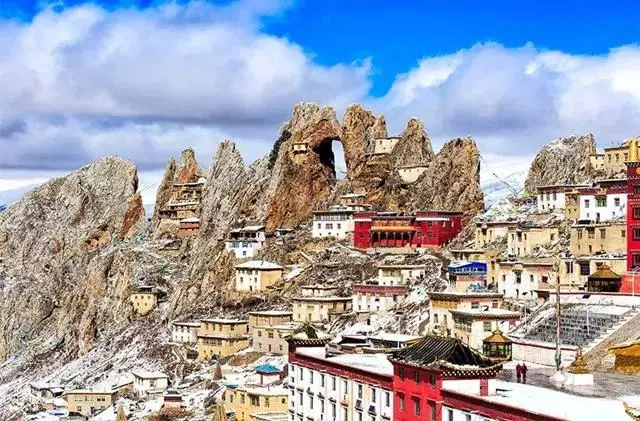 中國最險的6大寺廟,絕壁上佇立千百年,最後一座至今無人登臨