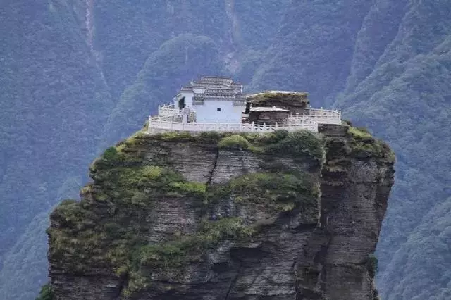 中國最險的6大寺廟,絕壁上佇立千百年,最後一座至今無人登臨