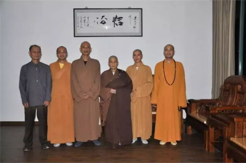 讚歎!全家學佛,5位出家!這是幾輩子修來的稀有佛緣啊!