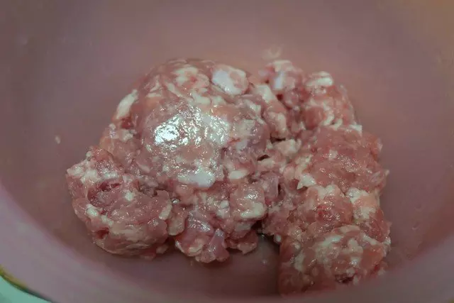 肉餡拌上蓮藕做成餡,簡單一蒸健康又美味,中秋家宴必備家常菜!
