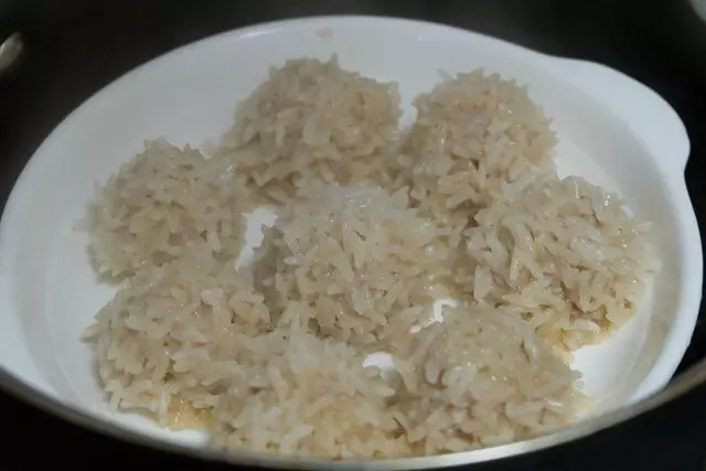 肉餡拌上蓮藕做成餡,簡單一蒸健康又美味,中秋家宴必備家常菜!