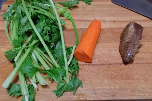 總用白米飯做蛋炒飯太沒創意了,來看看三米飯做的家常炒飯吧