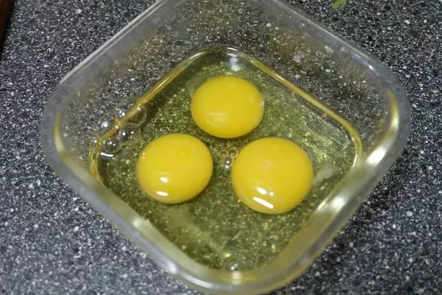 總用白米飯做蛋炒飯太沒創意了,來看看三米飯做的家常炒飯吧