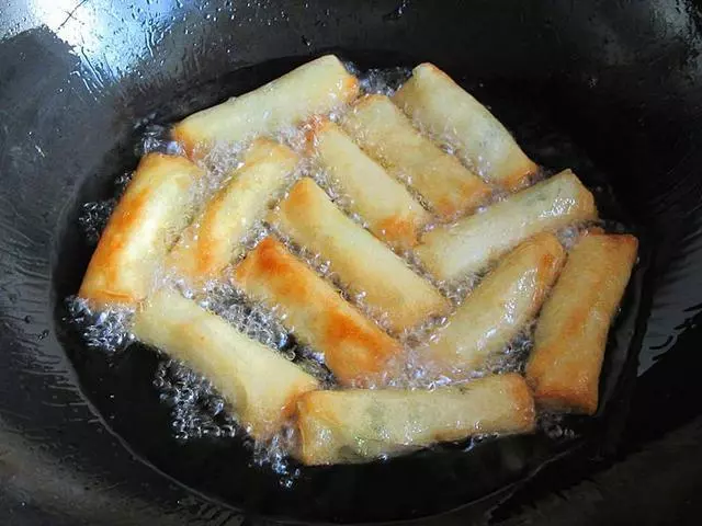 過年怎能少了春卷,有了它才能咬春,我一下可以吃十幾個