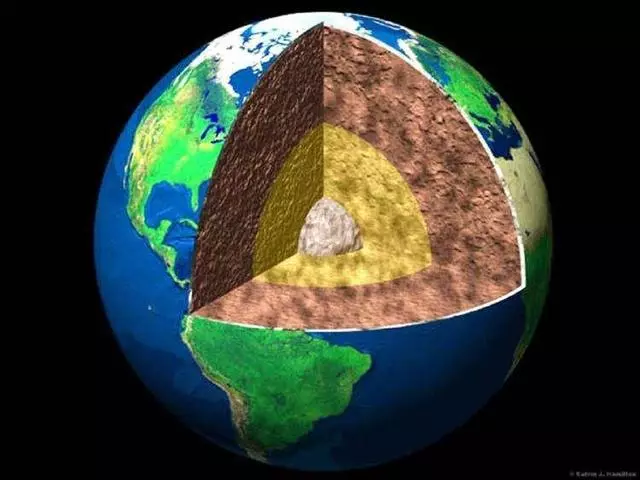 地球在「長」嗎?科學家指出每年地球的半徑都要增加0.5毫米