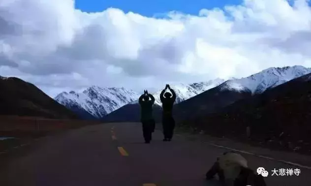 藏族人為什麼要磕十萬個長頭!