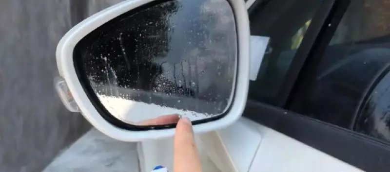 在車裡放一塊香皂,很多老司機都不知道有啥用,看完你也會這樣做