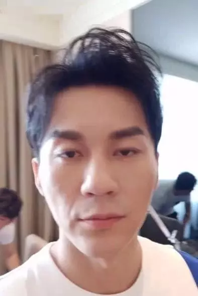 李晨終於露面 看見憔悴的他,網友們希望他能夠照顧好自己的身體