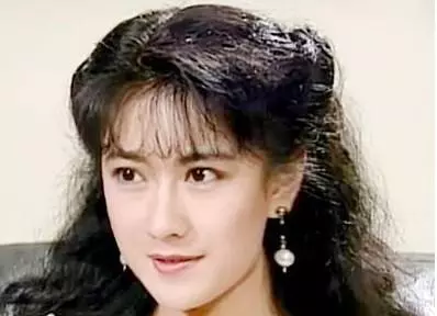 她顏值不輸蕭薔,曾兩度嫁入豪門後凈身出戶,如今54歲成這樣!