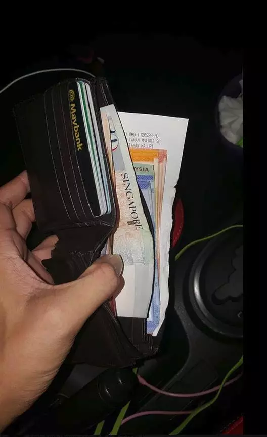在馬來西亞eshan jaya的洗衣店丟了錢包,被馬來人撿到了! -