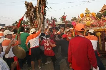 高雄校園鬧厲鬼! 媽祖長驅直入校園與鬼王談判!談判破裂媽祖只能給鬼王「來硬的」!! -