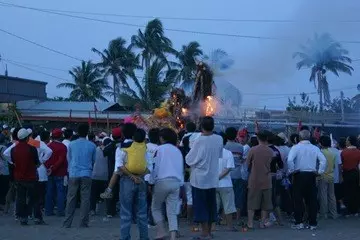 高雄校園鬧厲鬼! 媽祖長驅直入校園與鬼王談判!談判破裂媽祖只能給鬼王「來硬的」!! -