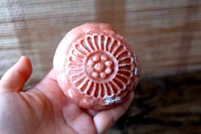 高油高糖的傳統月餅不喜歡,那就來試試這個蒸出來的健康月餅吧!