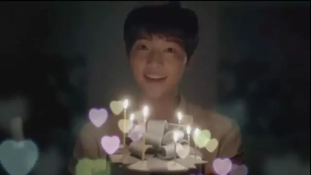 宋仲基33歲生日,兩個侄子為他唱歌慶生,一起上桌表演超可愛