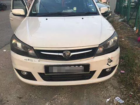 馬來青年撞壞我的車,一句「沒駕照」,連警察也沒辦法?我該怎麼辦?
