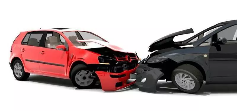 馬來青年撞壞我的車,一句「沒駕照」,連警察也沒辦法?我該怎麼辦?