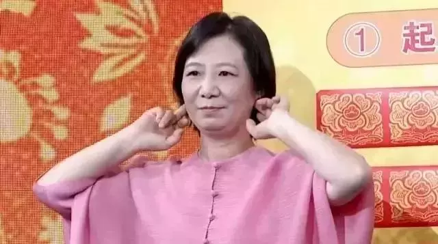 耳後一個窩,每天堅持按10秒,降糖調氣血,有效預防併發症!
