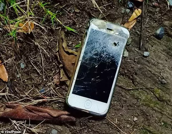槍戰下體慘被射 iPhone護警免爆蛋