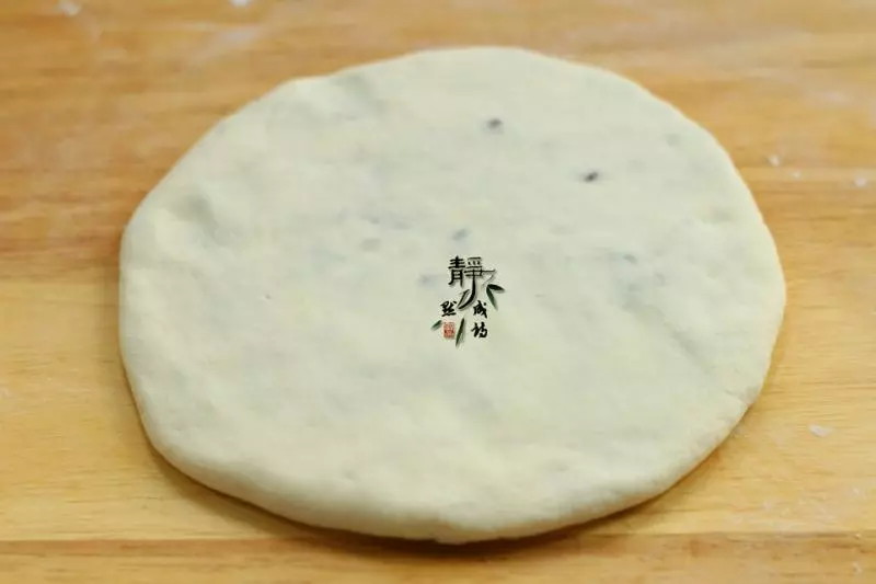 家常烙餅換個做法,鬆軟可口,補血養胃,用涼水和面也不會硬!