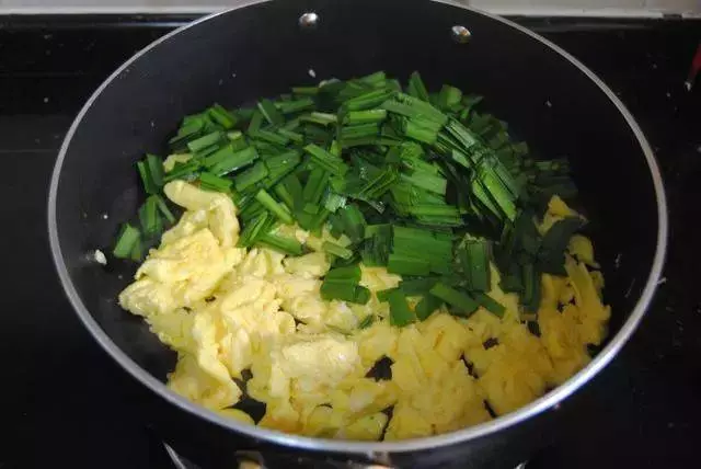 韭菜炒雞蛋,到底先炒韭菜、還是先炒雞蛋?