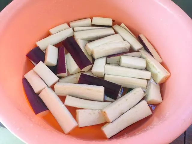 同樣是肉末茄子,為什麼我這碗就特別好吃?