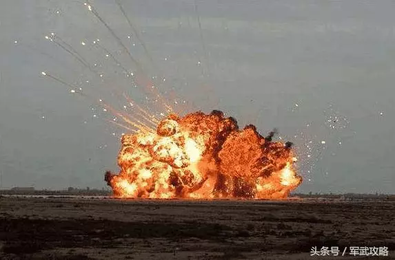 俄軍突然看見一奇怪目標二話不說先投枚溫壓彈:美軍顧問老窩被端