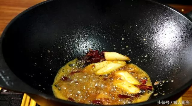 大盤雞就要這麼做才好吃,雞肉嫩滑土豆綿軟入味,關鍵是一看就會 !