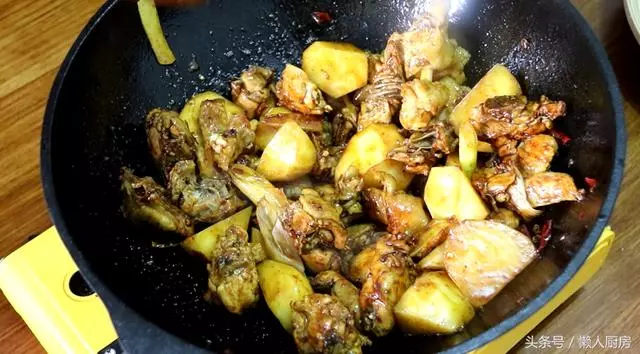 大盤雞就要這麼做才好吃,雞肉嫩滑土豆綿軟入味,關鍵是一看就會 !