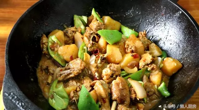 大盤雞就要這麼做才好吃,雞肉嫩滑土豆綿軟入味,關鍵是一看就會 !