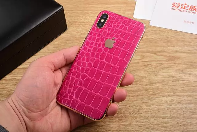 全球首款限量版iPhone XS開箱,土豪都喜歡這麼玩?