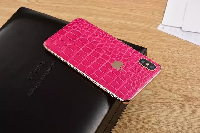 全球首款限量版iPhone XS開箱,土豪都喜歡這麼玩?