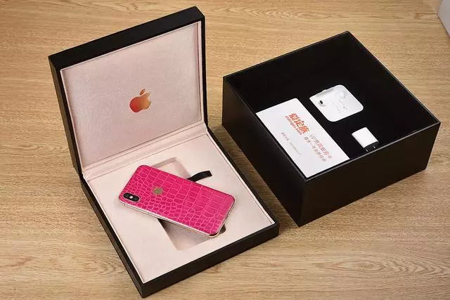 全球首款限量版iPhone XS開箱,土豪都喜歡這麼玩?