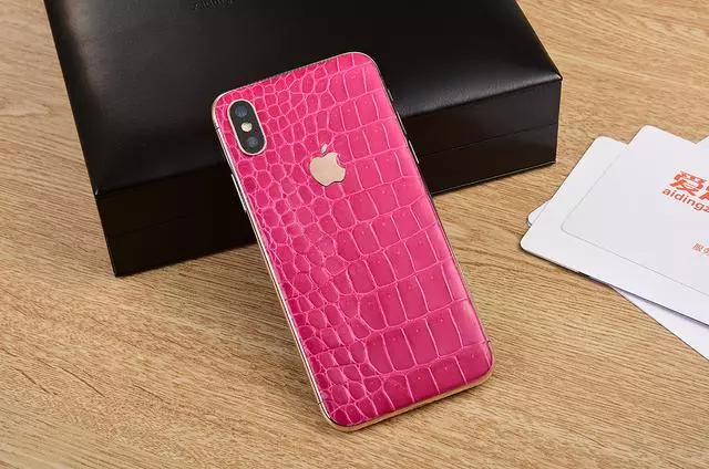 全球首款限量版iPhone XS開箱,土豪都喜歡這麼玩?