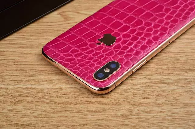 全球首款限量版iPhone XS開箱,土豪都喜歡這麼玩?