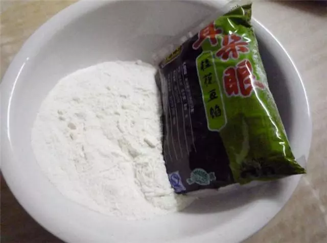 半碗糯米粉,半斤豆沙餡,簡單一炸,酥脆可口,比炸丸子好吃!