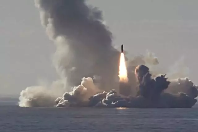 俄羅斯第一波報復出爐,幾十艘軍艦戰機出動,美國也難救以色列