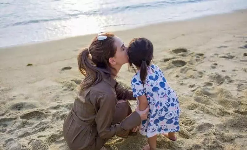 昆凌和兒子約會,曬正臉像周杰倫,小海綿探班baby,模樣乖巧可愛