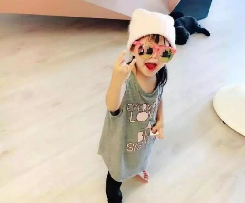 昆凌和兒子約會,曬正臉像周杰倫,小海綿探班baby,模樣乖巧可愛