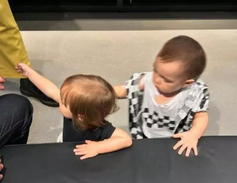 昆凌和兒子約會,曬正臉像周杰倫,小海綿探班baby,模樣乖巧可愛