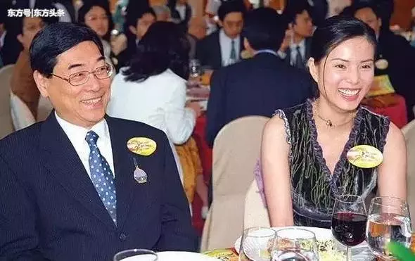 她是最美神仙姐姐,前男友破產她拚命還債無怨無悔,還清後被拋棄!