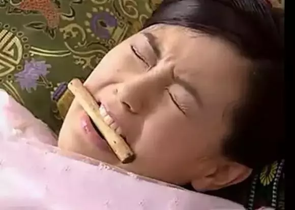 女星生孩子表情,楊冪享受,楊穎搞笑,圖4實在太真實!