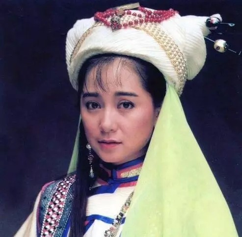 當紅時退出娛樂圈,三個女兒卻來之不易,如今二女兒比她曾經還紅!